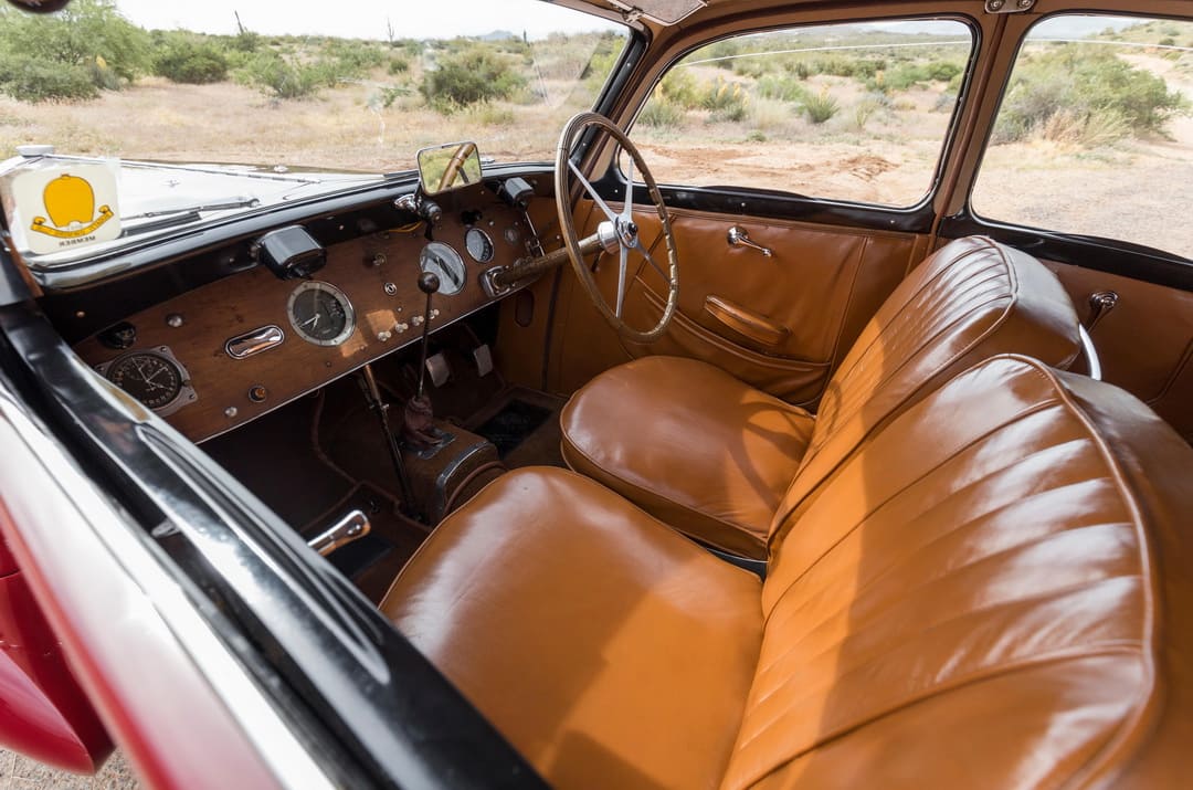 Интерьер салона автомобиля Bugatti Type 57 Pillarless Sports Coupe by Graber '1937
