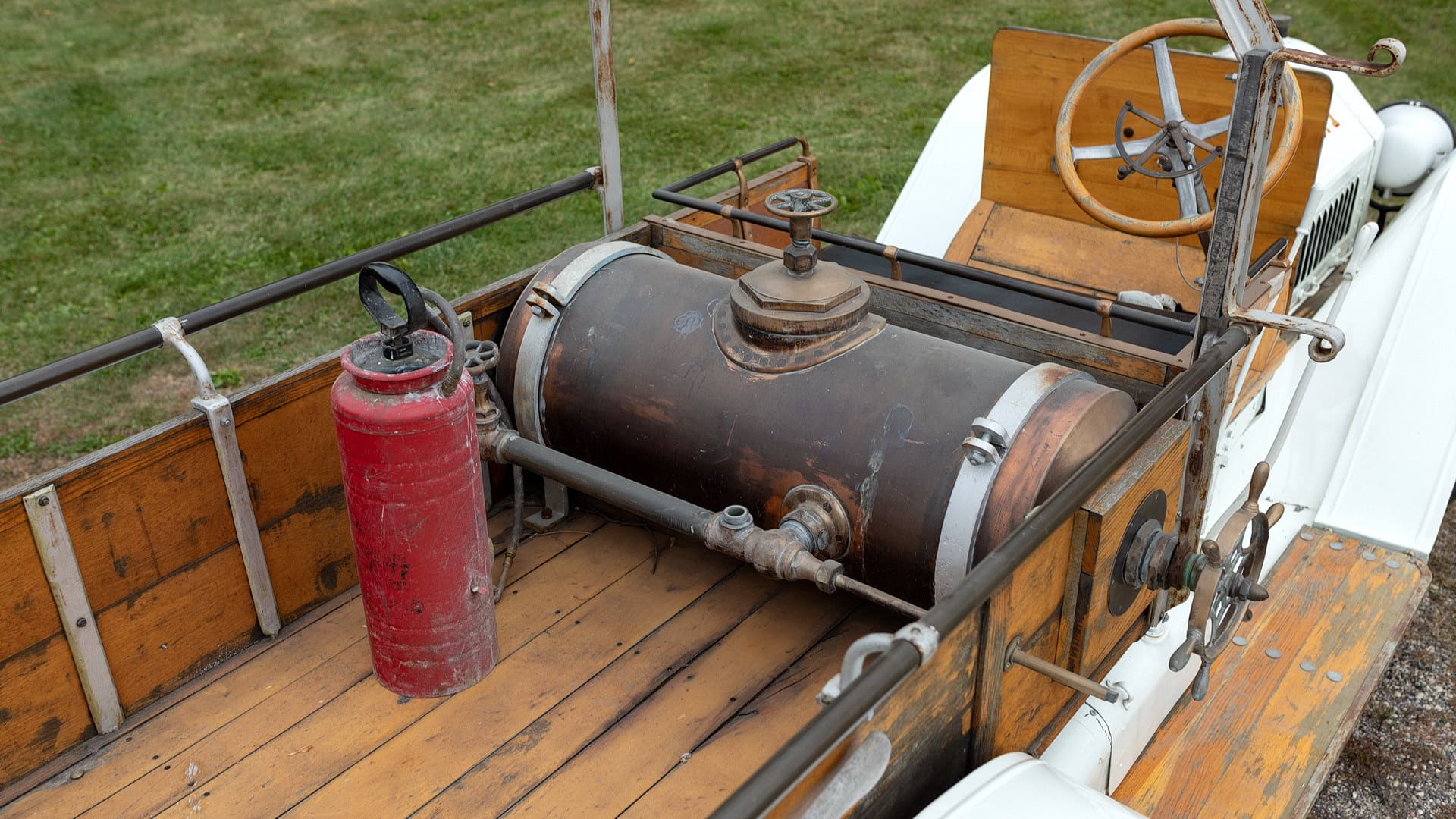 Интерьер пожарной машины Cadillac Model 30 Fire Truck '1913