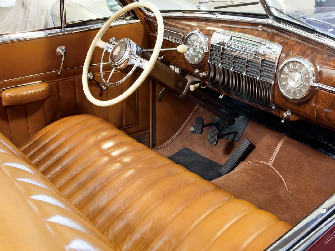 Интерьер салона автомобиля Cadillac Sixty-Two Convertible Coupe Deluxe '1941