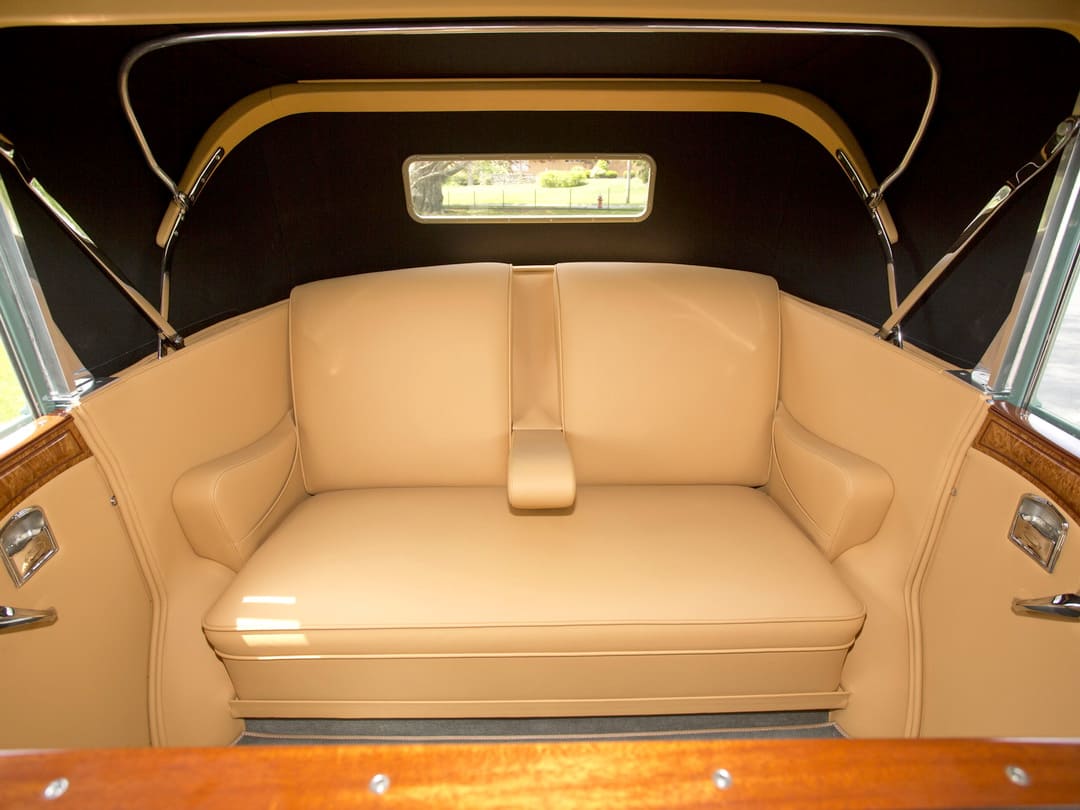 Задние пассажирские сиденья Cadillac V16 452 All-Weather Phaeton by Fleetwood '1930