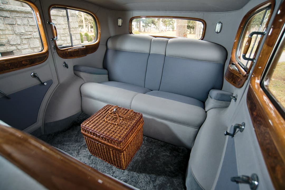Интерьер салона автомобиля Cadillac V16 452-C 7-passenger Sedan by Fleetwood '1933