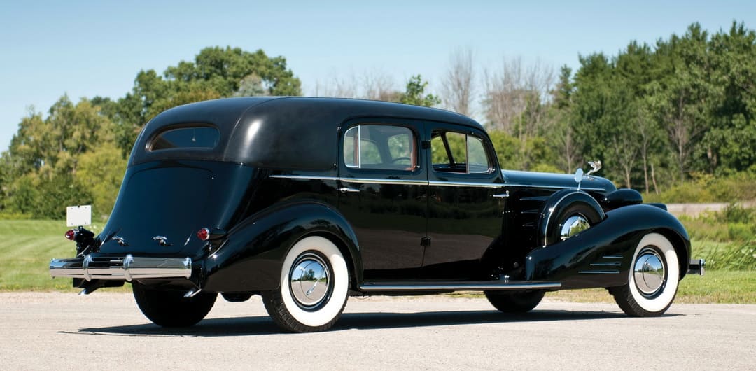 Cadillac V-16 Custom Imperial Cabriolet '1937 вид сзади