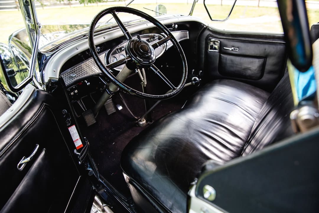 В кабине Cadillac V8 355-A Roadster by Fleetwood '1931