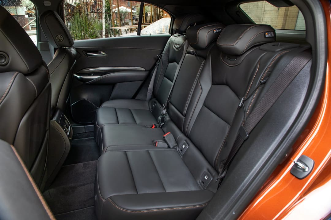Задние сиденья в салоне кроссовера Cadillac XT4 '2020
