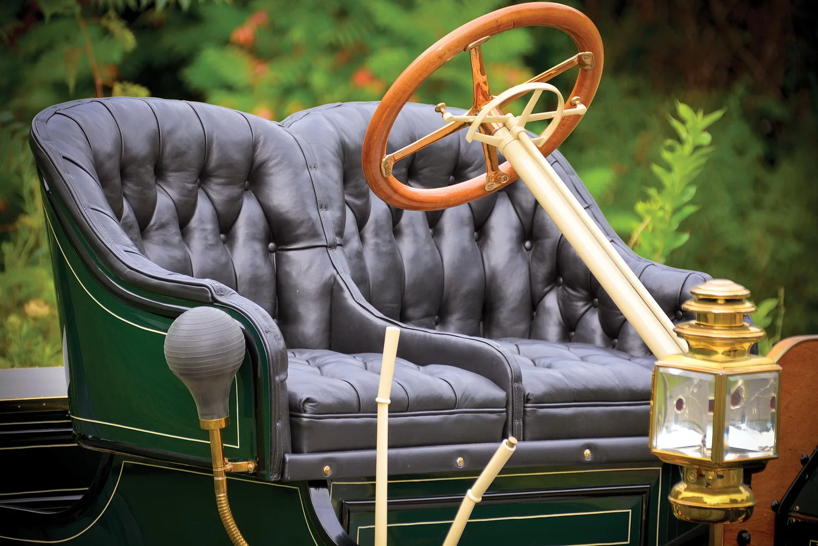 Интерьер автомобиля Cameron Model 24 Open-Back Runabout '1911