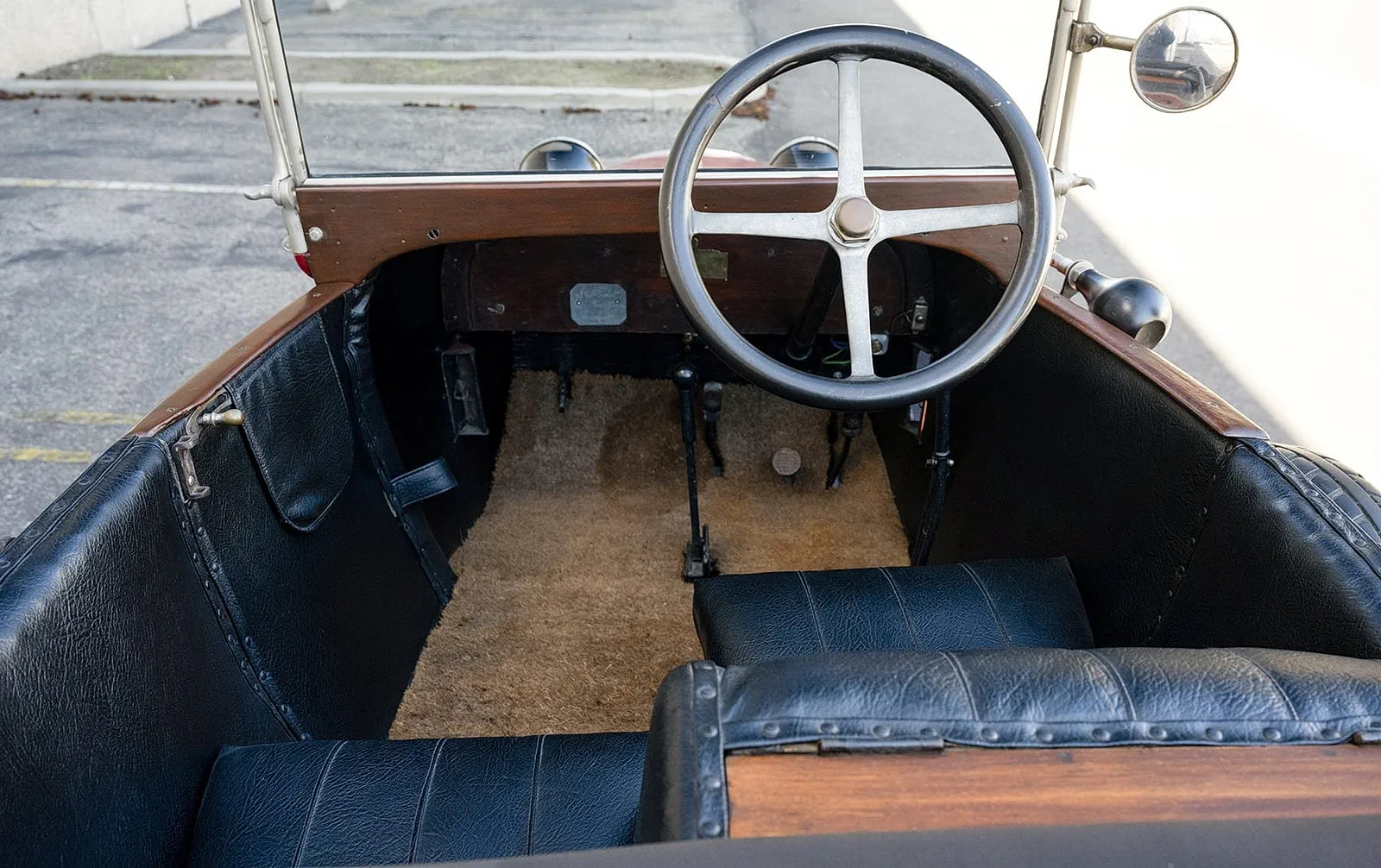 Интерьер старинной машины Charron Type TC Charronette Cabriolet '1920