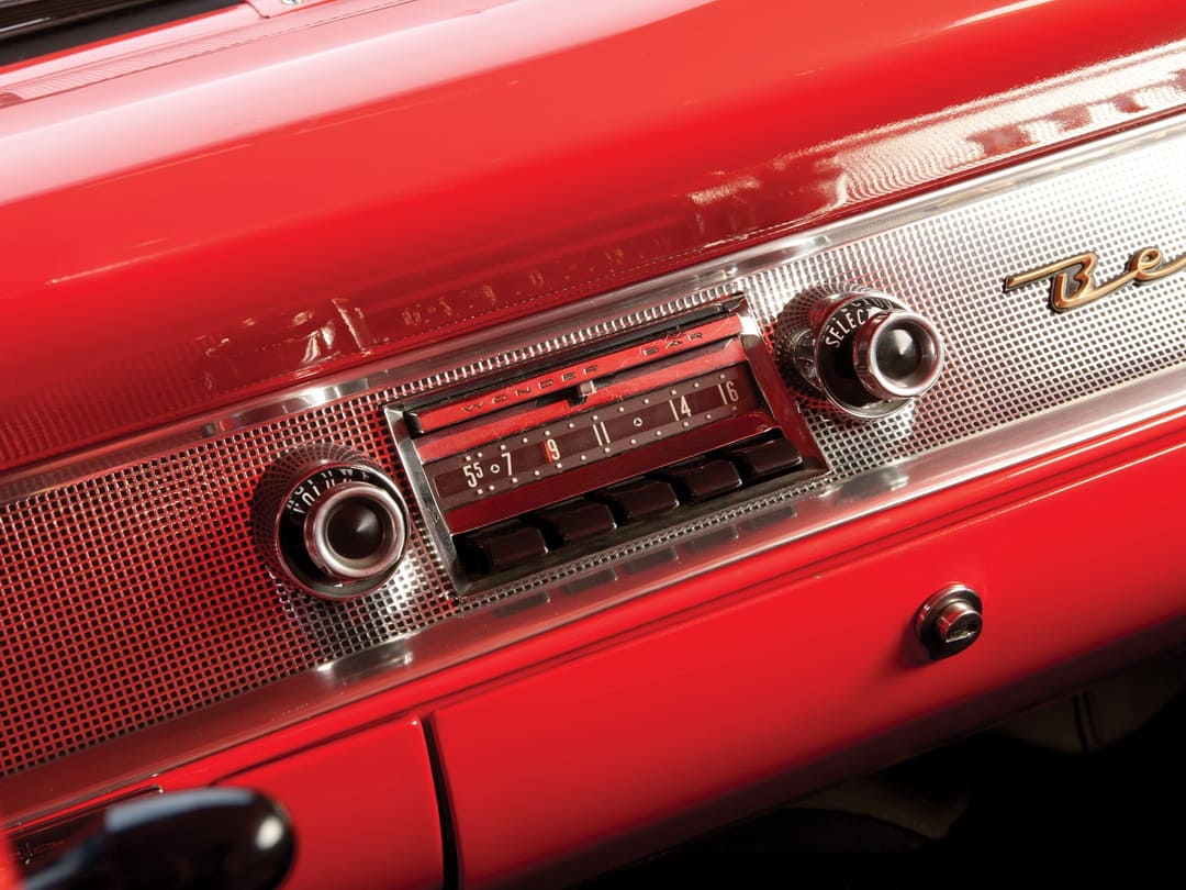 Магнитола в автомобиле Chevrolet Bel Air Sport Coupe '1957