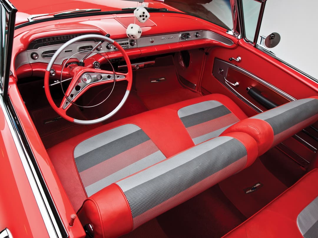 Интерьер салона автомобиля Chevrolet Bel Air Impala Convertible '1958