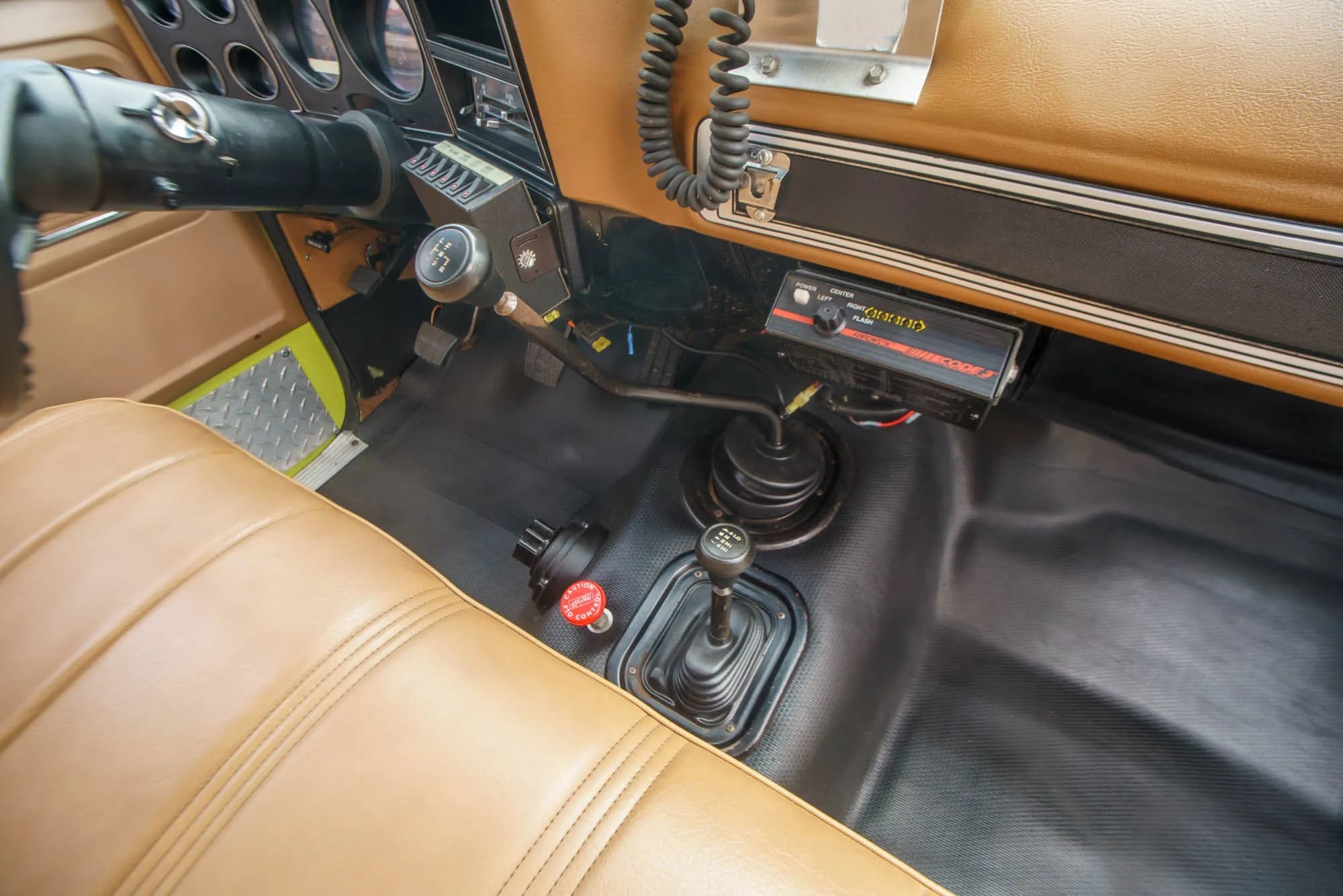 Интерьер пожарной машины Chevrolet K30 Scottsdale Dually Fire Truck '1980