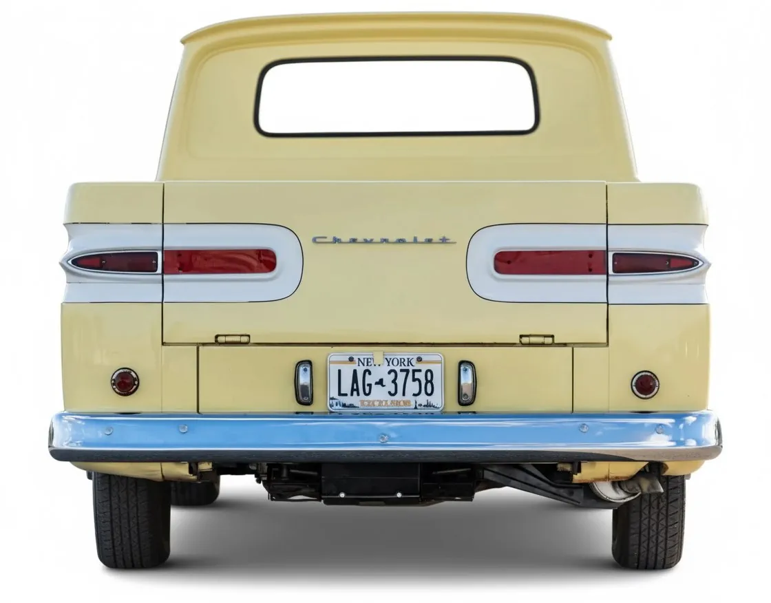 Американский пикап Chevrolet Corvair 95 Rampside Pickup '1961 года, вид сзади