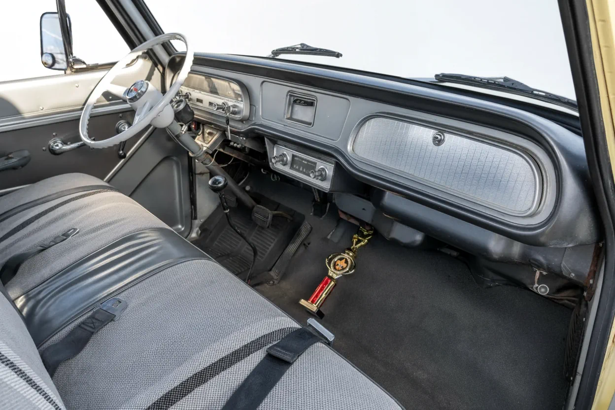 Интерьер автомобиля Chevrolet Corvair 95 Rampside Pickup '1961