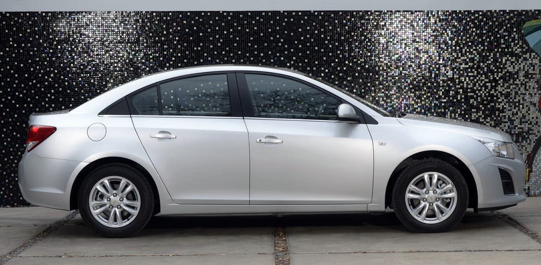 Chevrolet Cruze (J300) '2012–15 вид сбоку