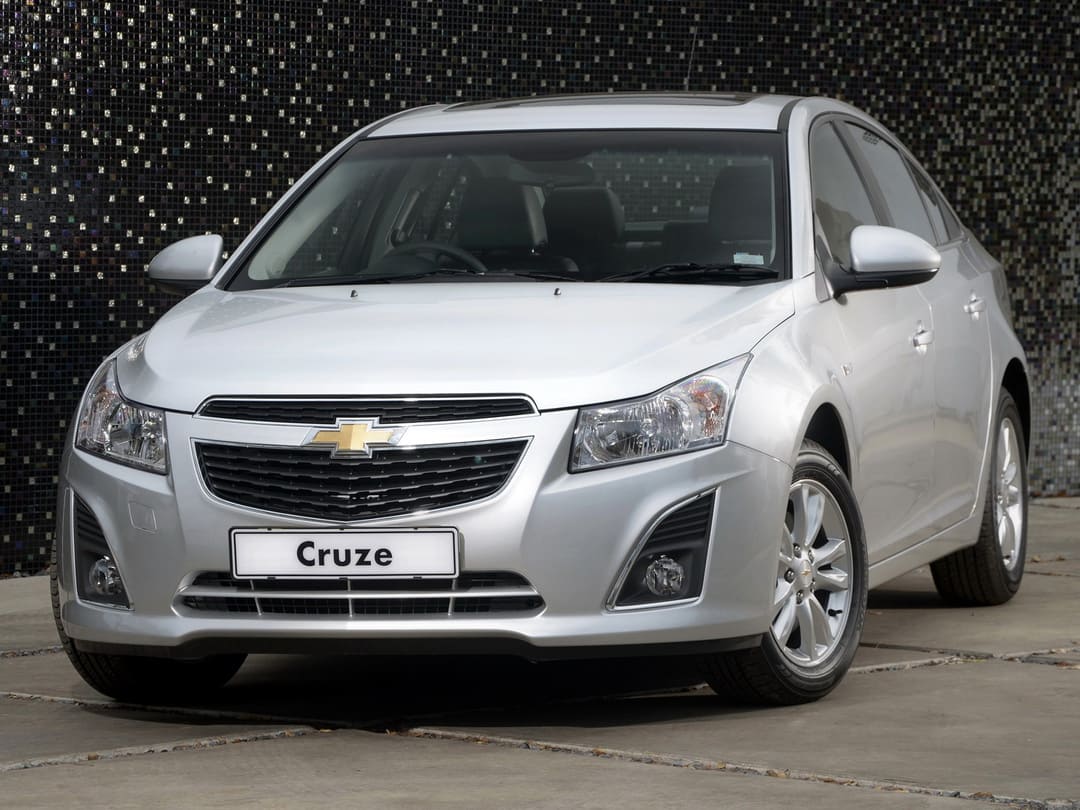 Chevrolet Cruze (J300) '2012–15 вид спереди