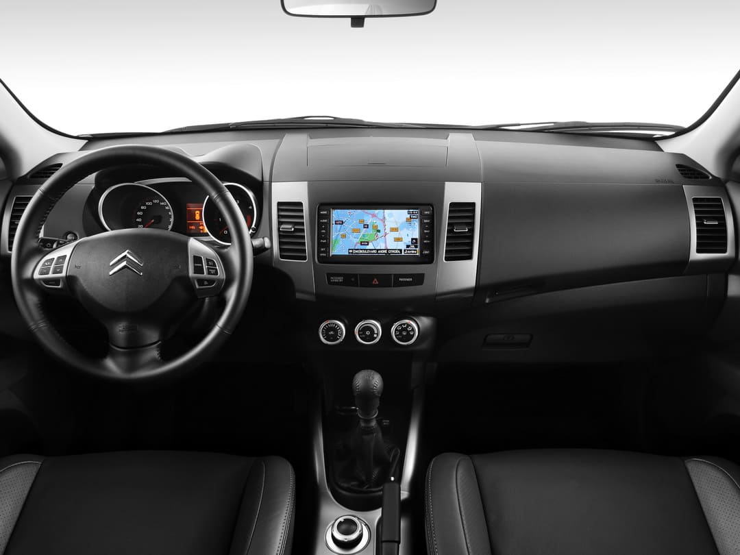 Интерьер салона кроссовера Citroën C-Crosser '2007-12