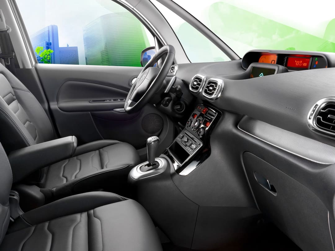 Интерьер салона автомобиля Citroën C3 Picasso '2012–17