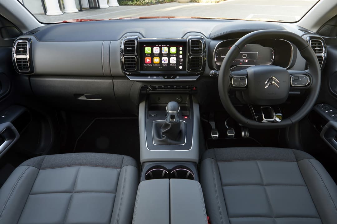 Интерьер салона автомобиля Citroën C5 Aircross '2017–22