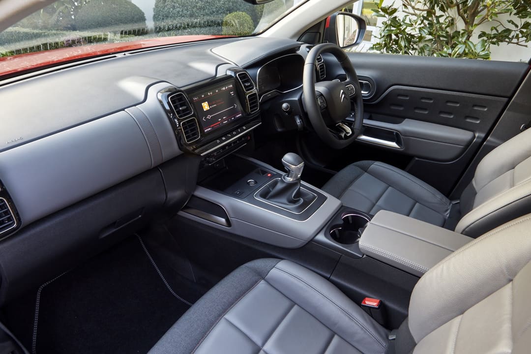 Интерьер салона автомобиля Citroën C5 Aircross '2017–22