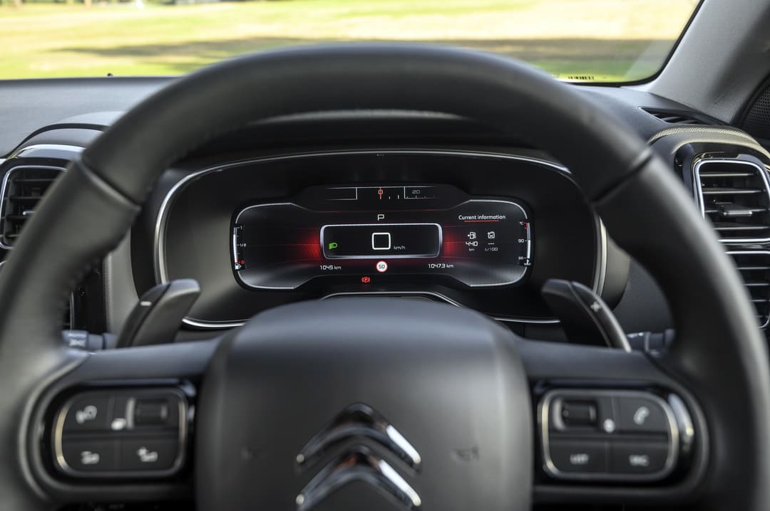 Спидометр в автомобиле Citroën C5 Aircross '2017–22