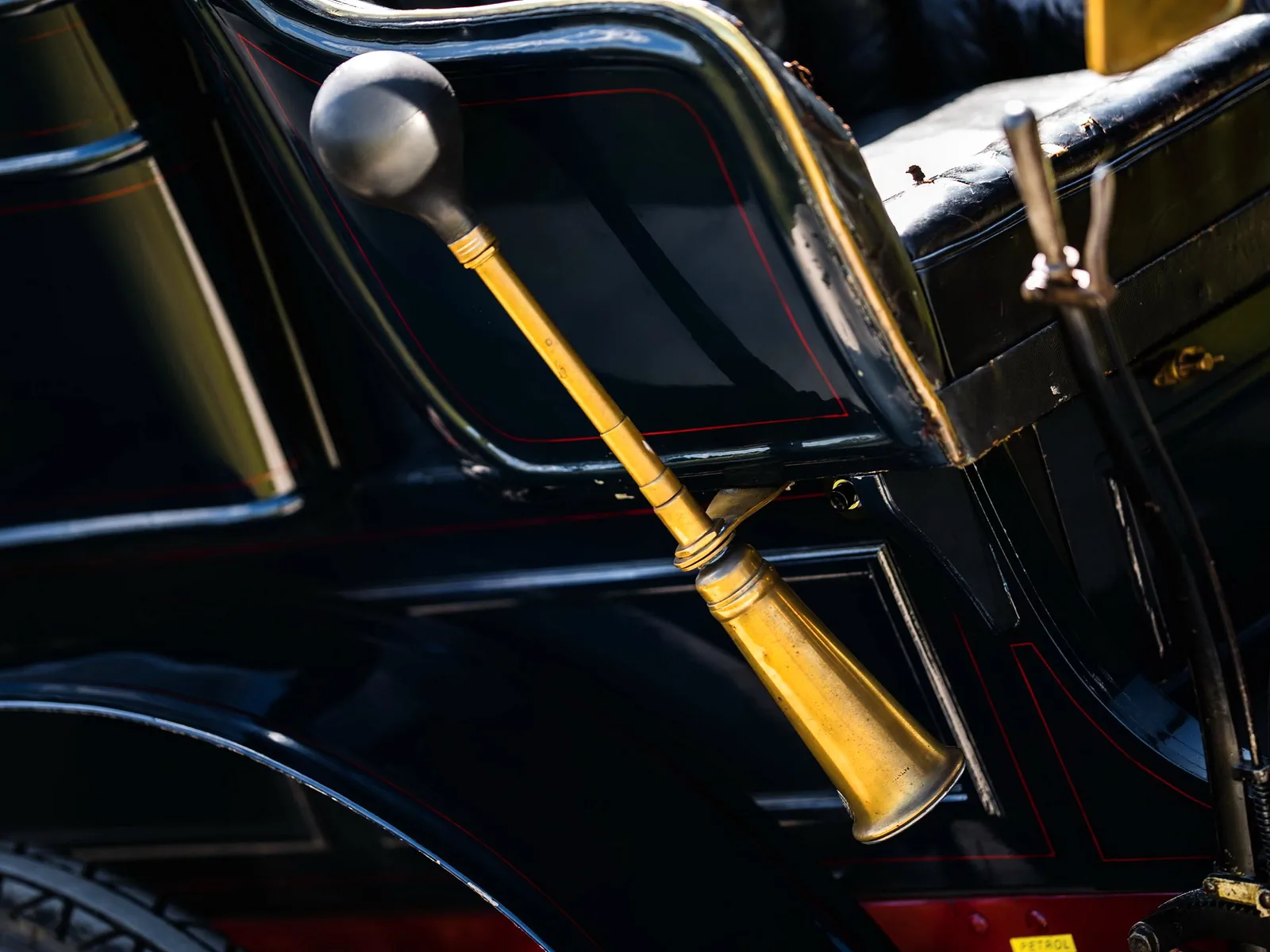 Клаксон Clément 12/16 HP Rear-Entrance Tonneau '1903