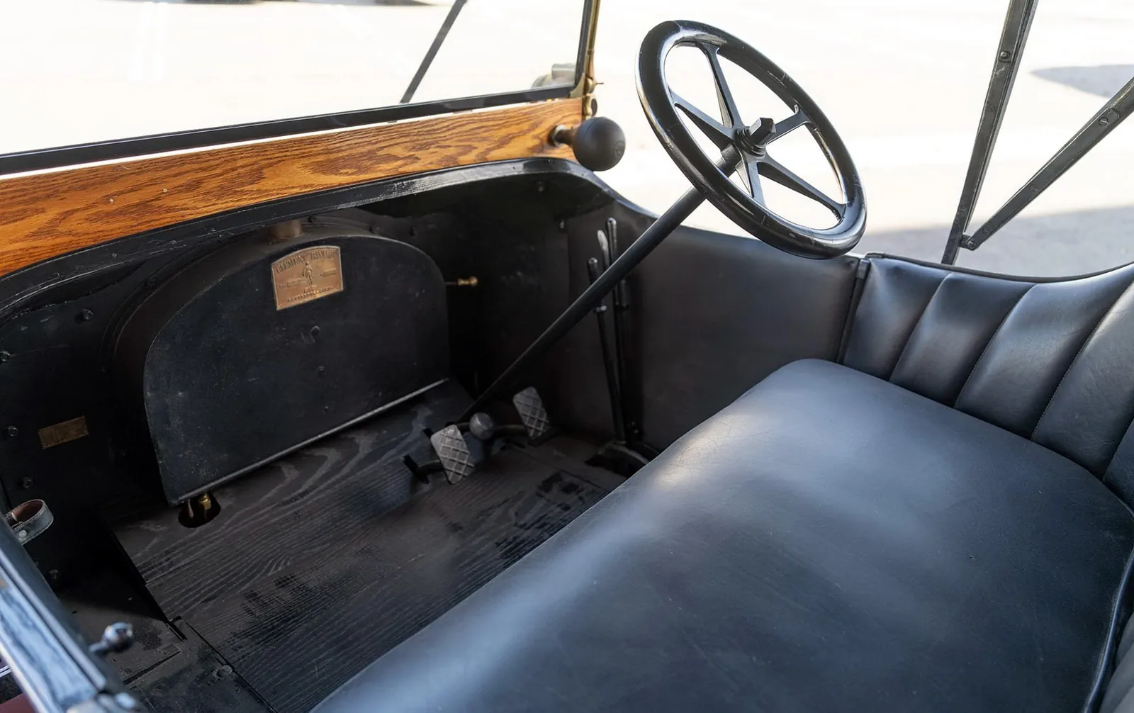 Интерьер старинного автомобиля Clément-Bayard Type 4M2 '1912