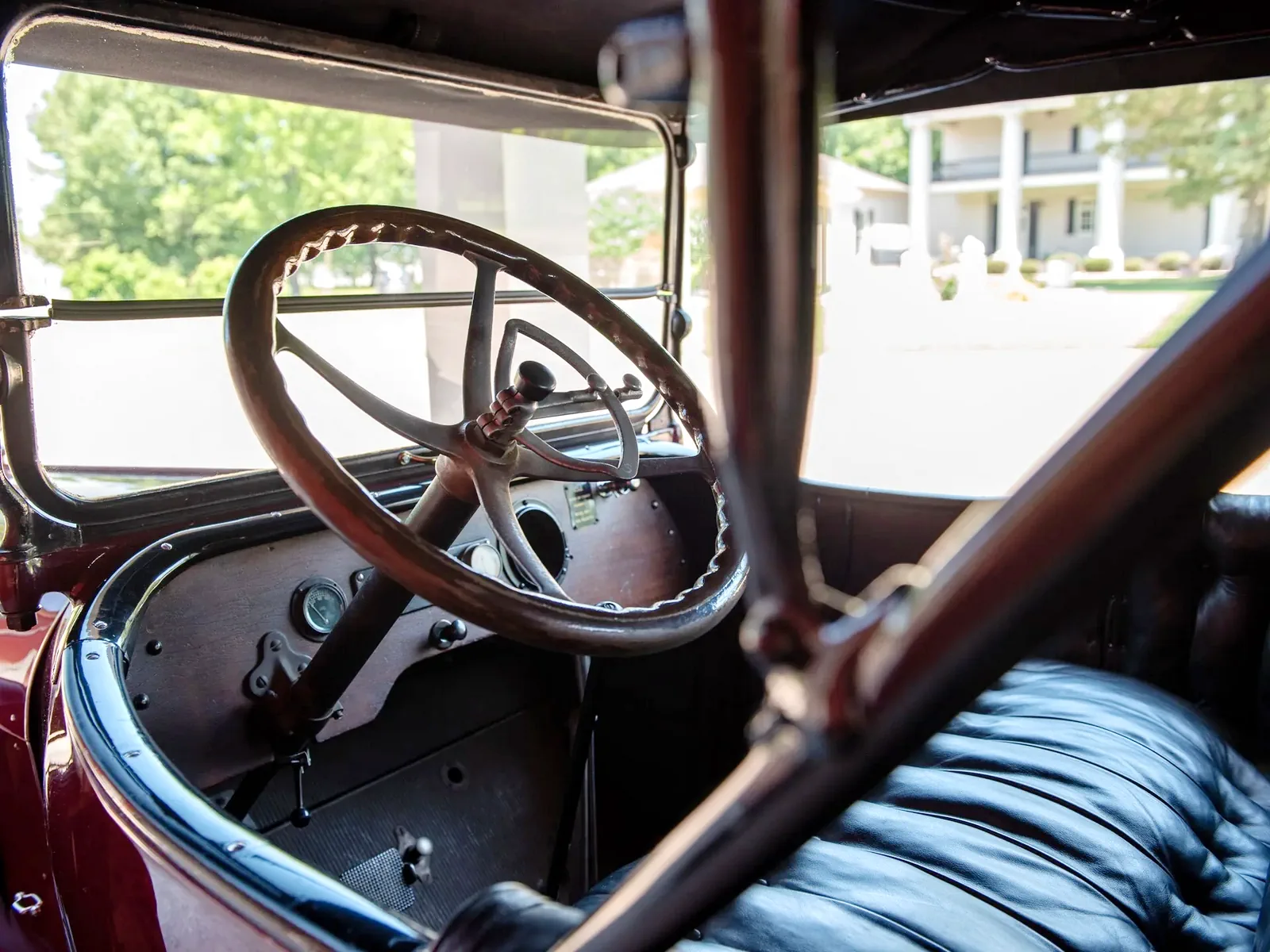 Интерьер автомобиля Cole Model 850-J Roadster '1915
