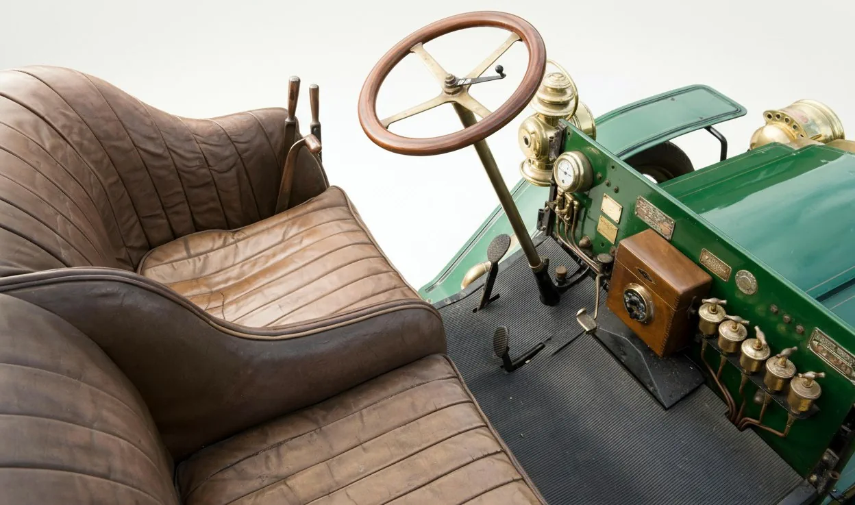 Интерьер автомобиля Columbia Mark XLIII Two-Cylinder Rear Entrance Tonneau '1904