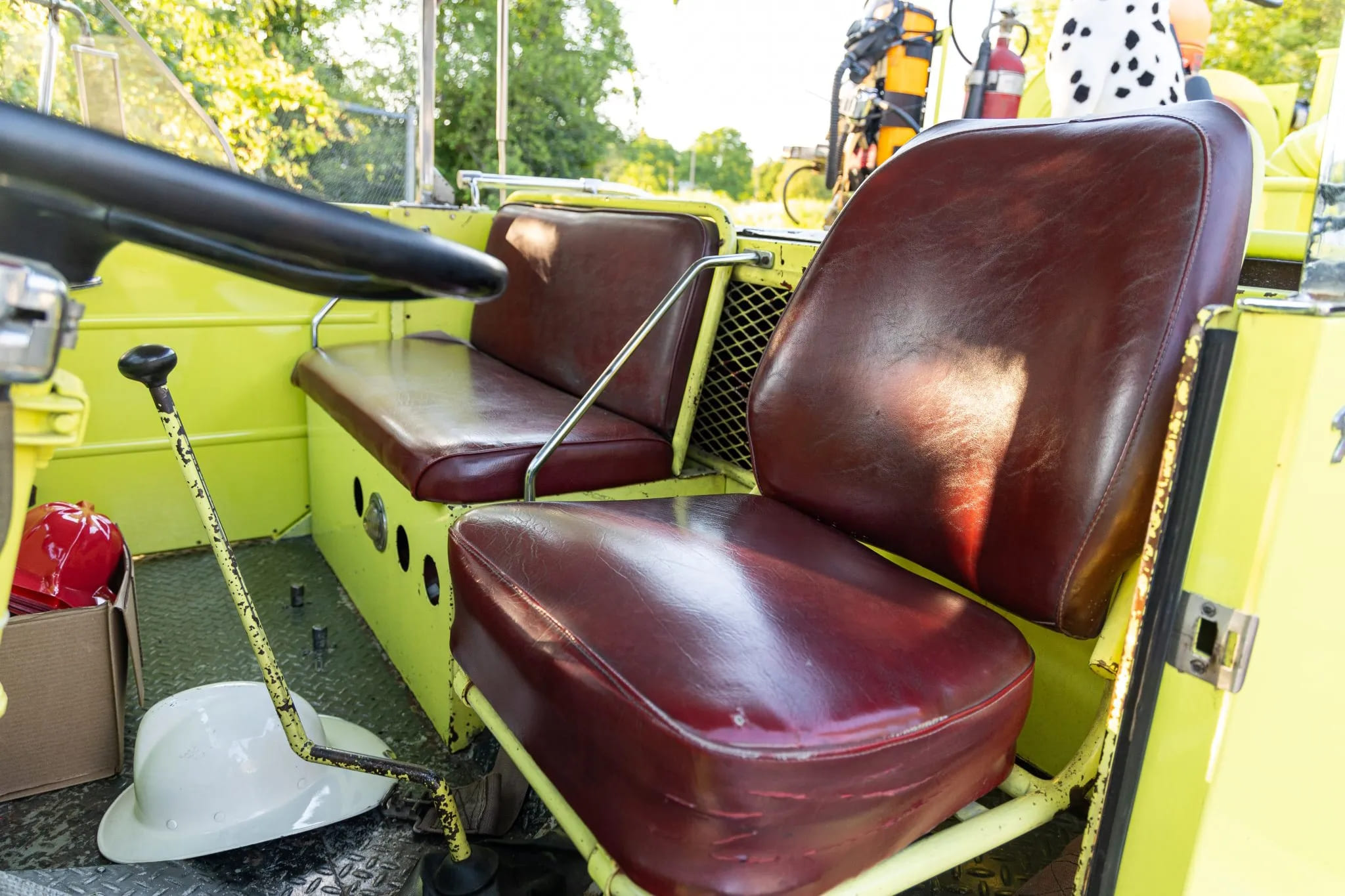 Сиденья в кабине пожарной машины Crown Firecoach CP-125 Fire Truck '1961