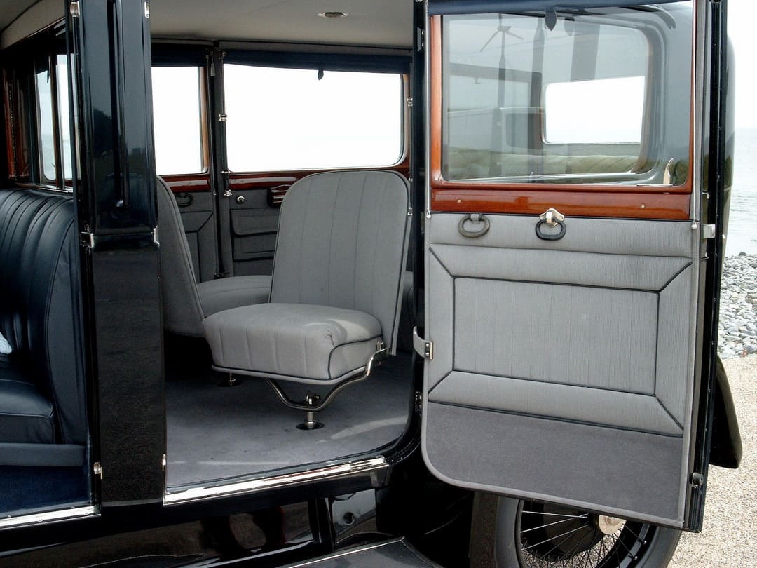 Интерьер салона автомобиля Daimler 35/120 Limousine by Hooper '1926