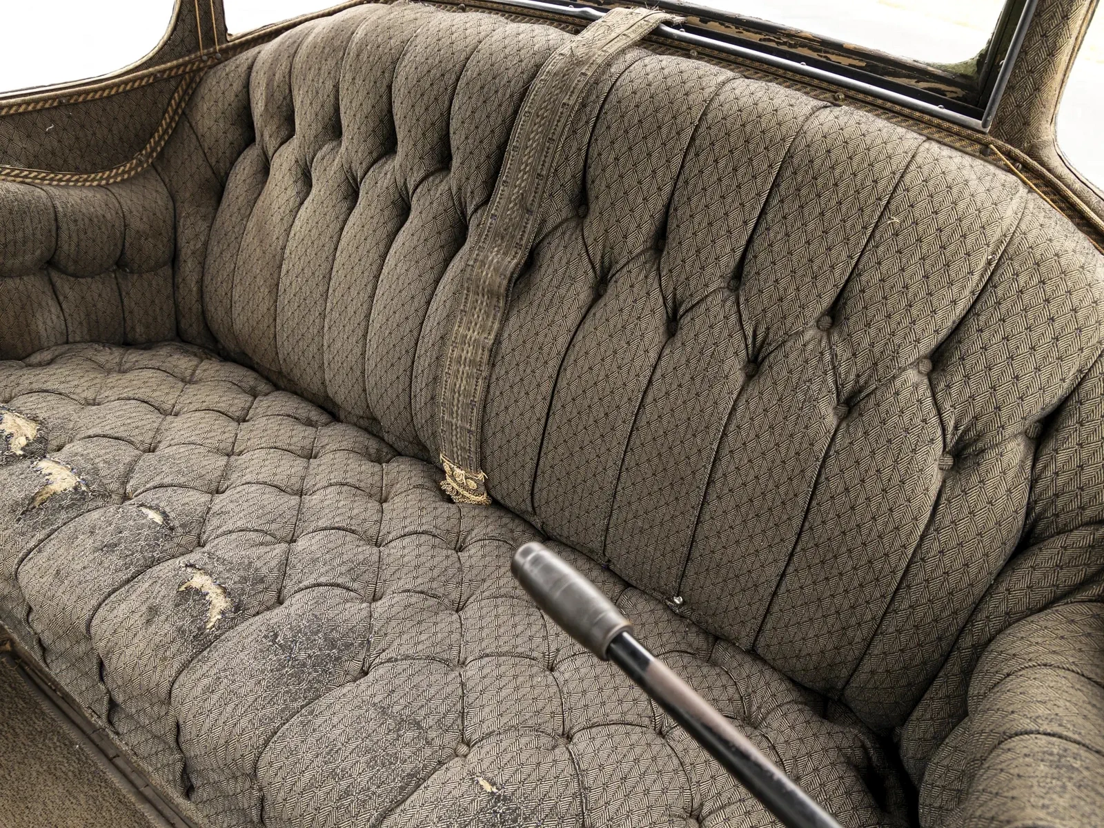 пассажирский диван в электромобили прошлого Detroit Electric Model 57 Brougham '1916