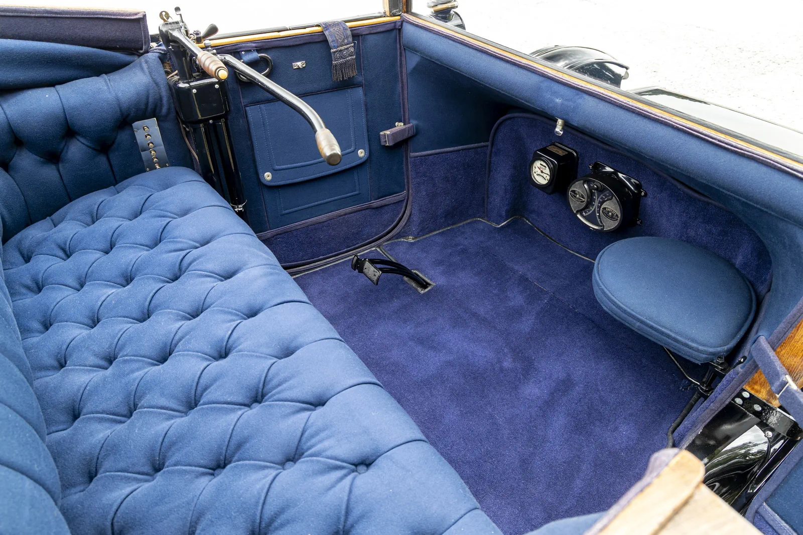 Интерьер автомобиля Detroit Electric Model 62A Cabriolet '1916