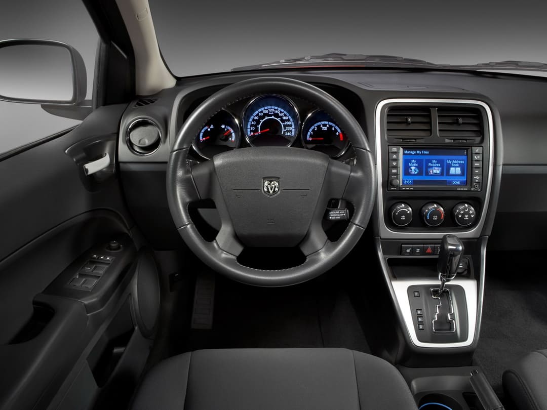 Интерьер салона автомобиля Dodge Caliber '2009–11