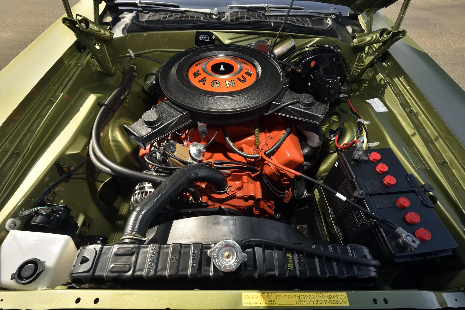 Двигатель маслкара Dodge Challenger R/T Sunroof 1970