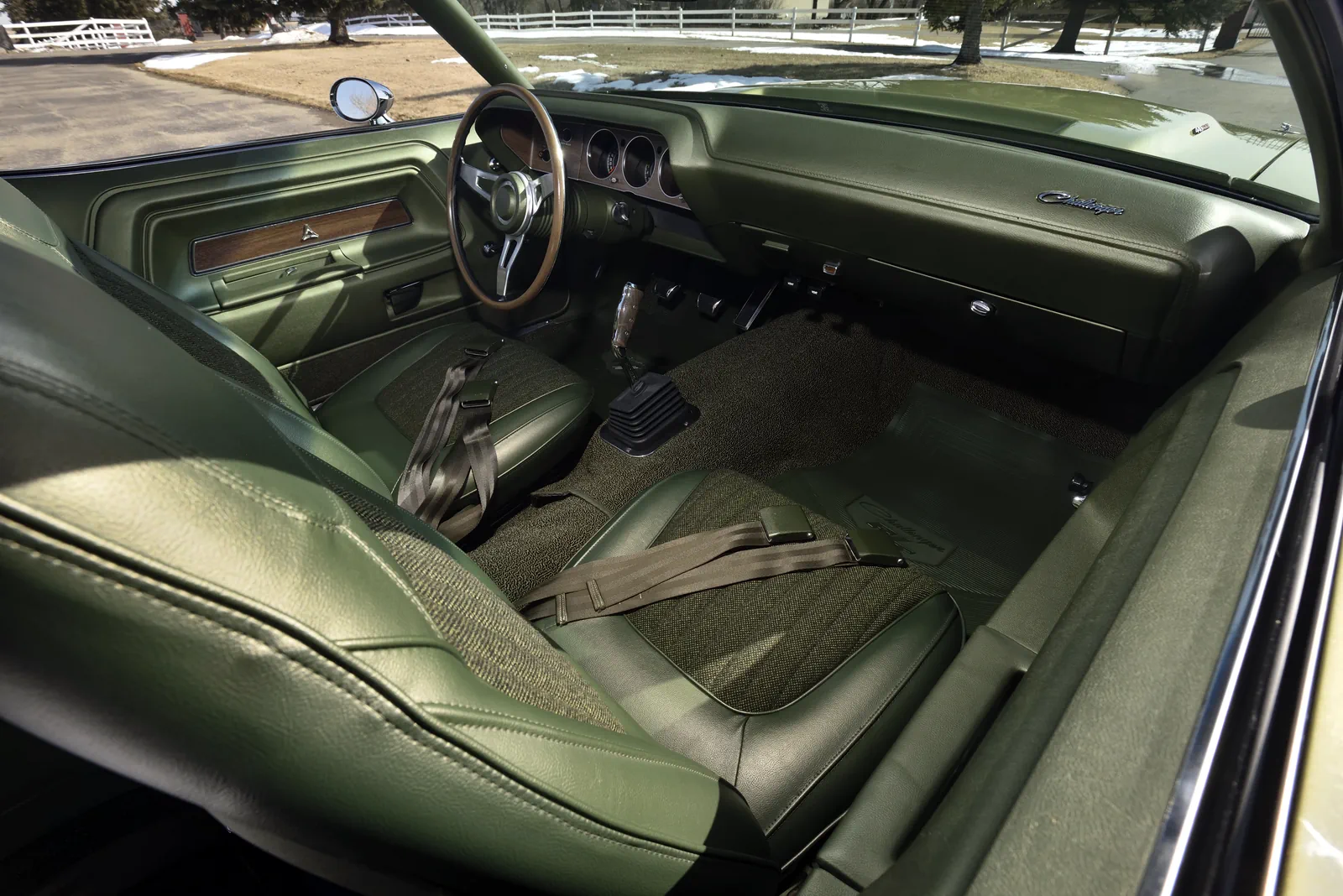 Интерьер спорткара Dodge Challenger R/T Sunroof 1970