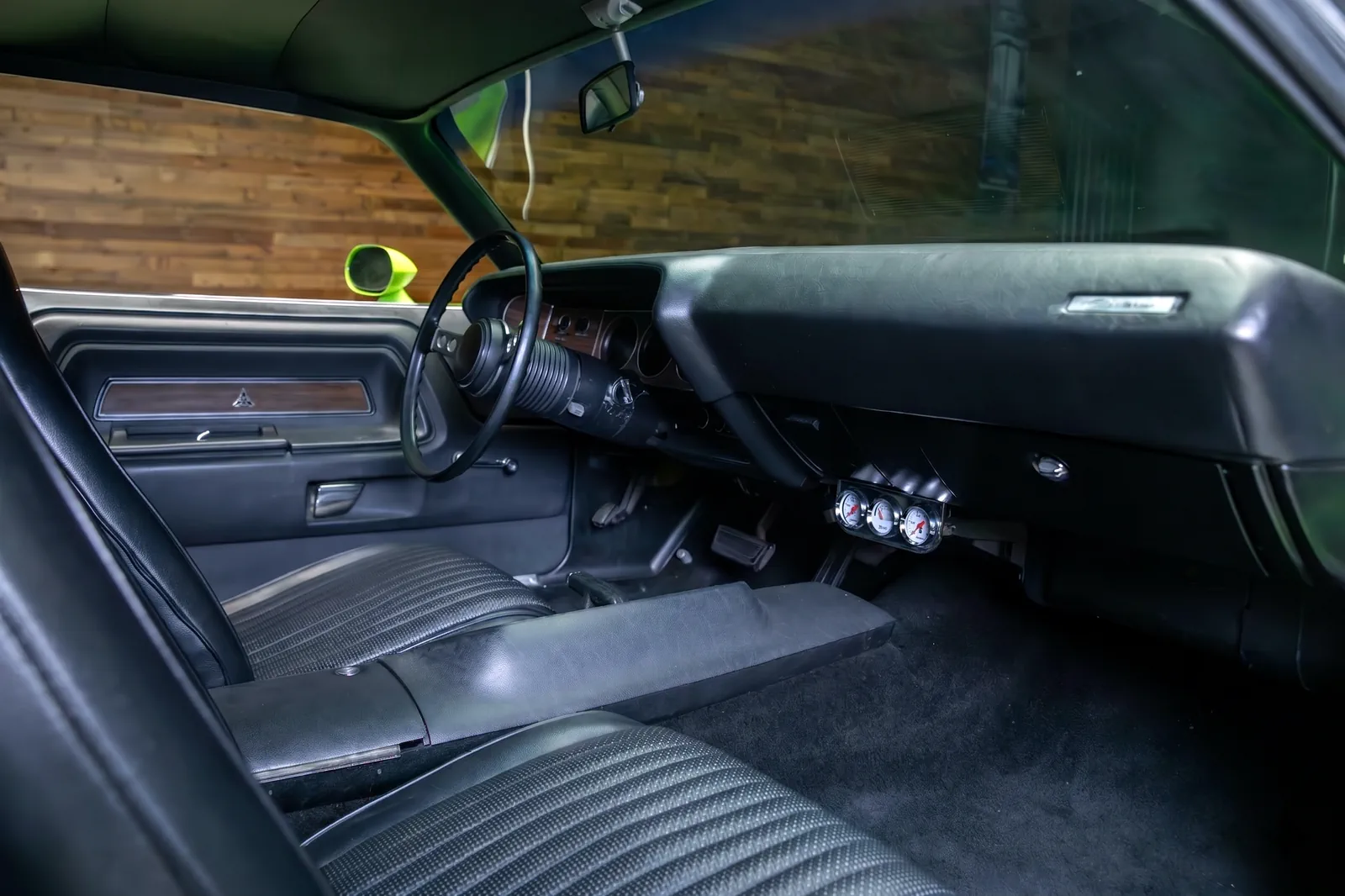 Салон спорткара Dodge Challenger 1972