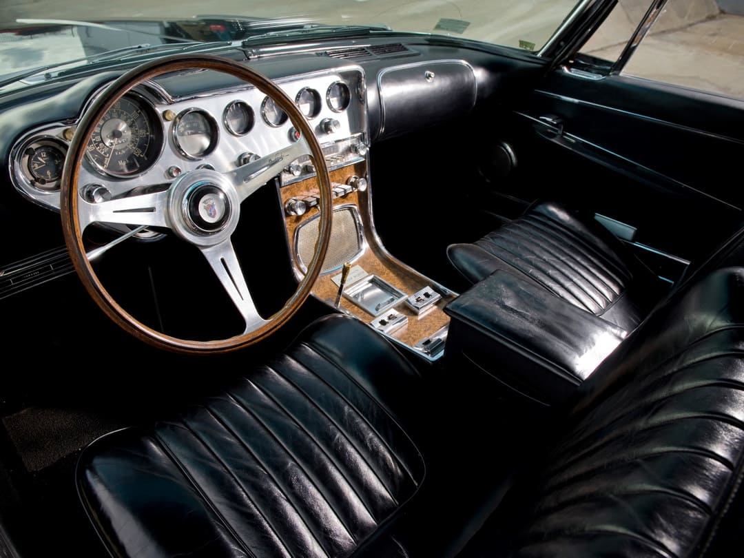 Интерьер салона автомобиля Dual-Ghia L6.4 Coupe '1962