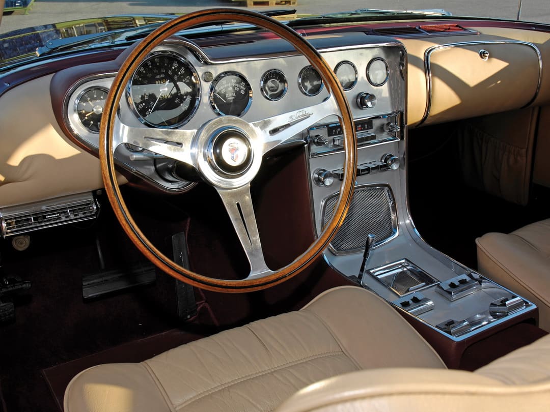 Интерьер салона автомобиля Dual-Ghia L6.4 Coupe '1963