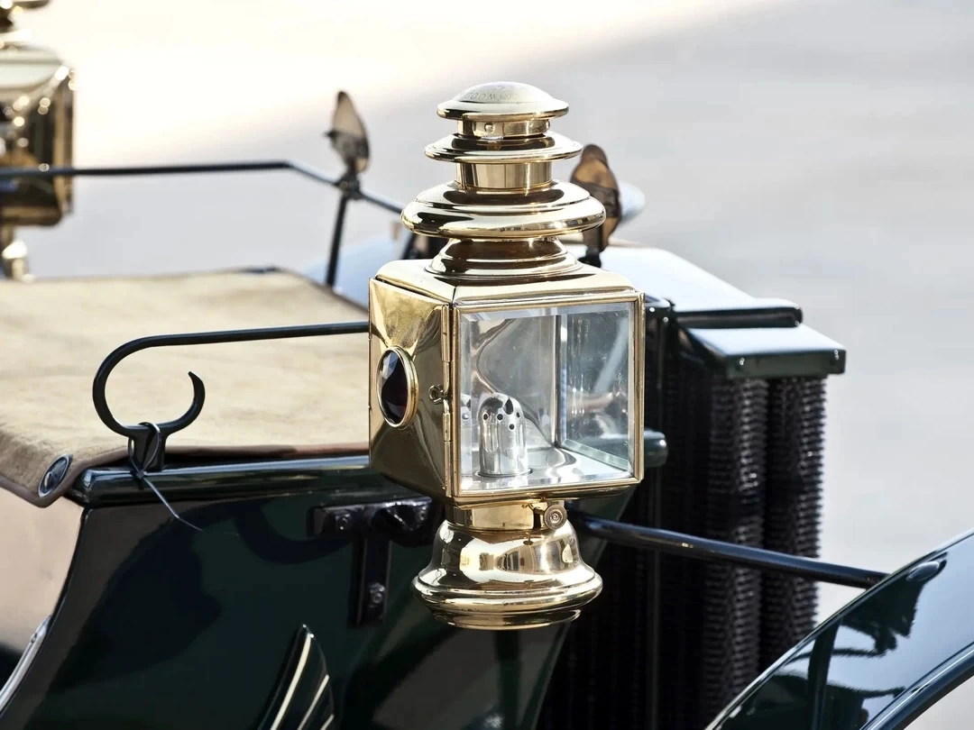 Фонари освещения ретро автомобиля Duryea Phaeton '1901