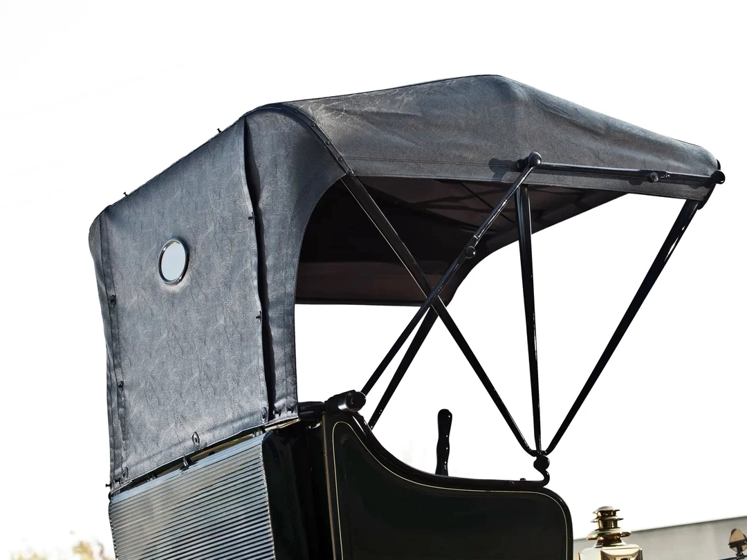 Откидная крыша старинного автомобиля Duryea Phaeton '1901