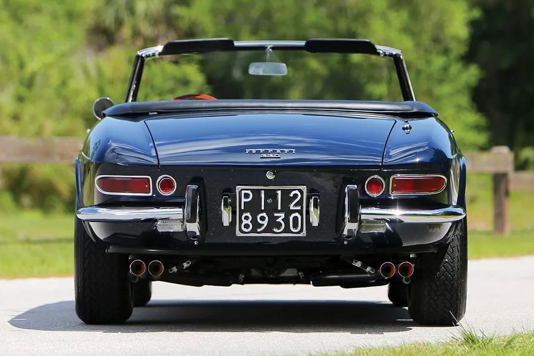 Ferrari 330 GTS '1966–68 вид сзади