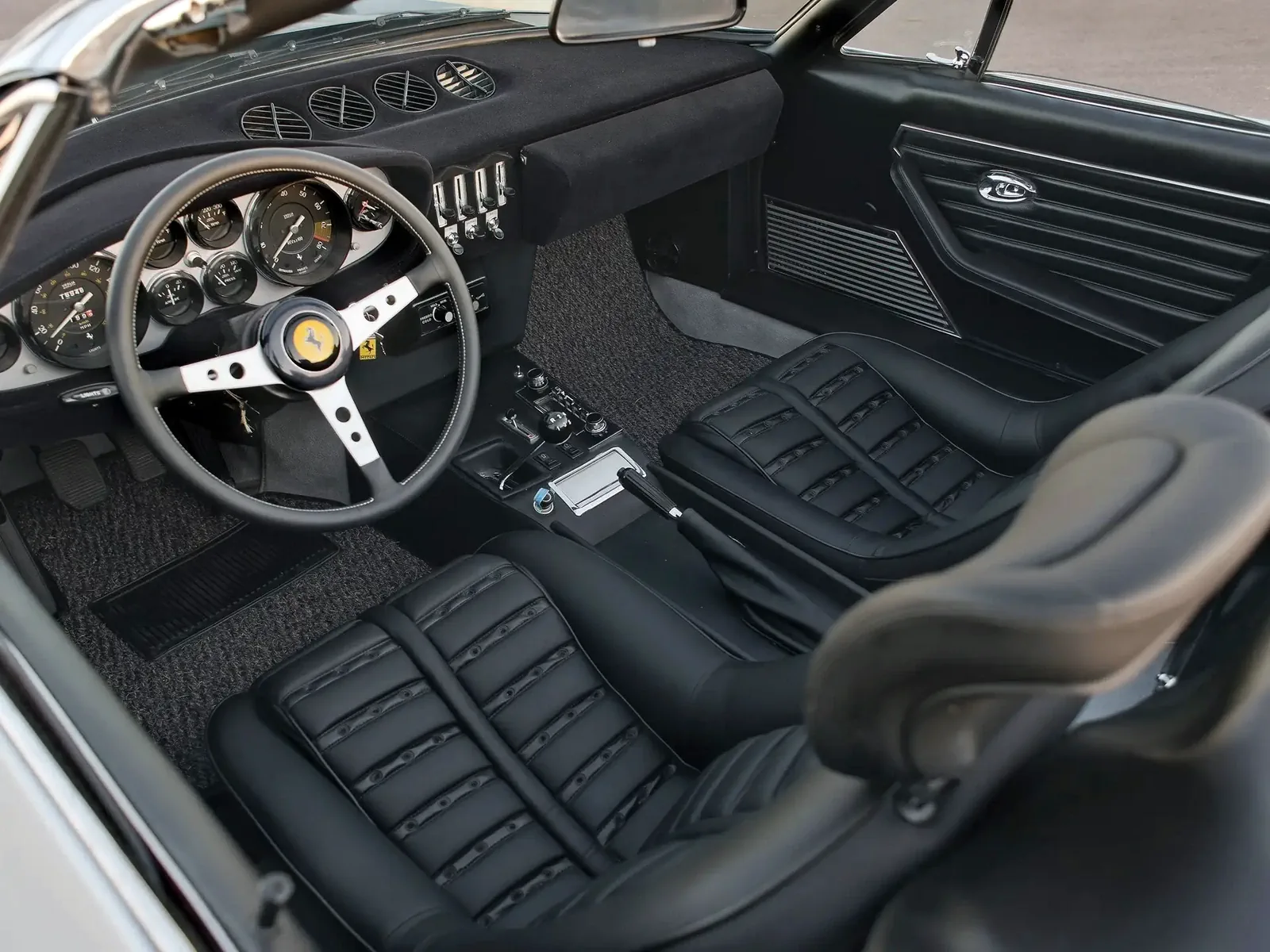 Интерьер салона автомобиля Ferrari 365 GTS/4 "Daytona" Spider '1971–72