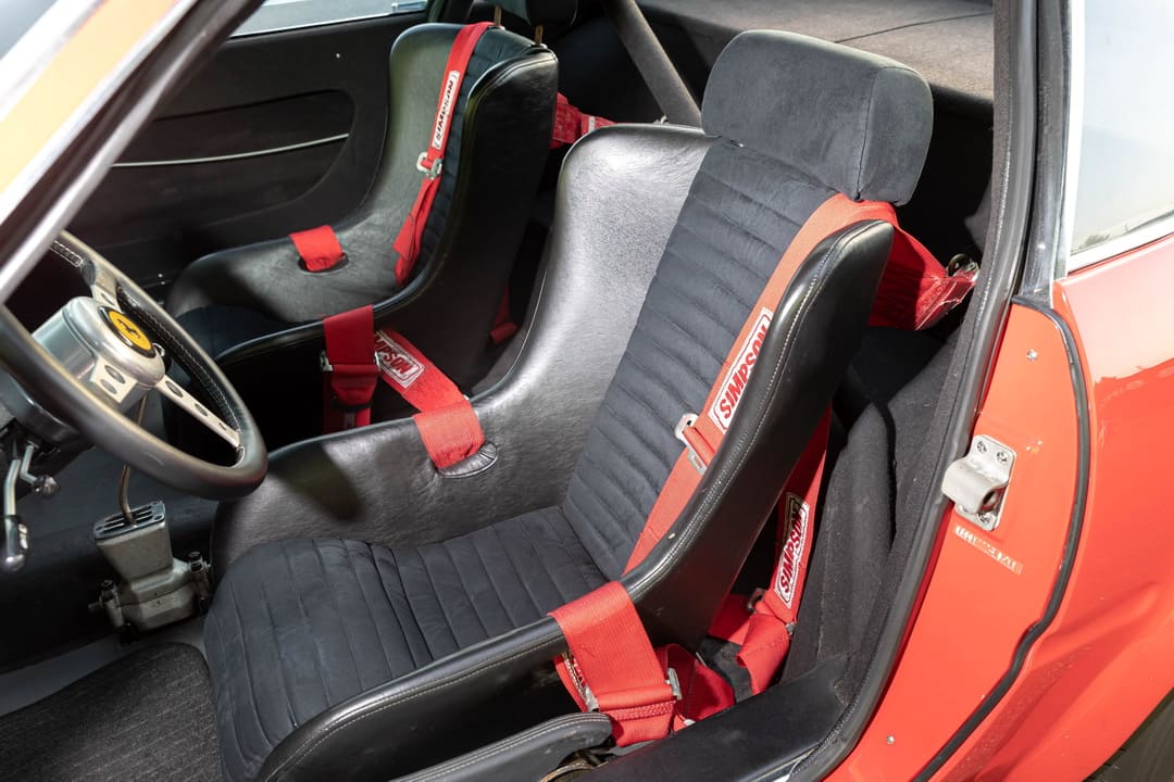 Интерьер салона автомобиля Ferrari 365 GTB/4 Daytona Competizione Conversion '1969 сиденья гонщиков