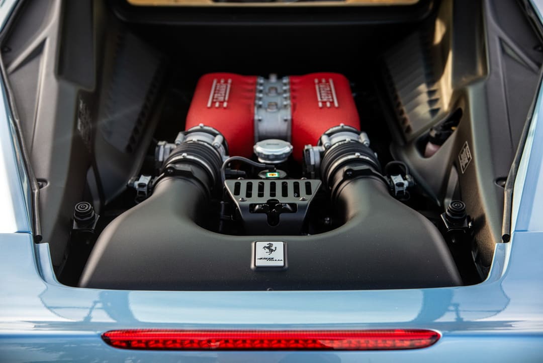 Двигатель Ferrari 458 Italia Berlinetta 'Azzurro California' '2009–15