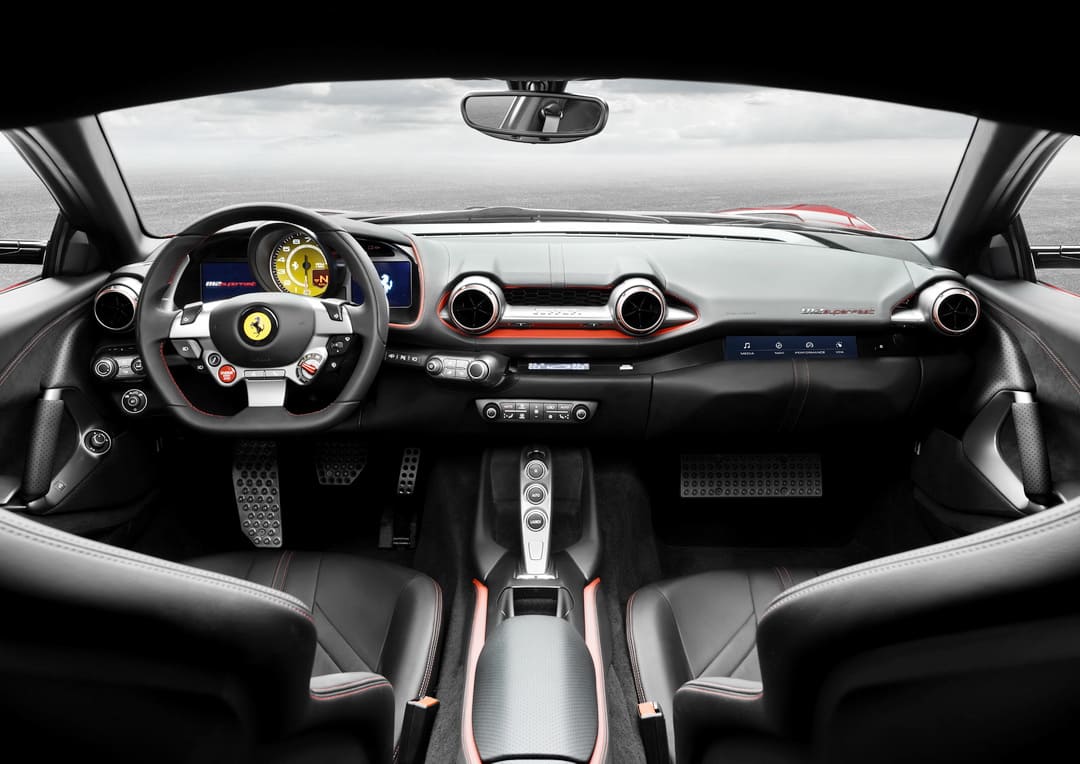 Интерьер салона автомобиля Ferrari 812 Superfast '2017–21