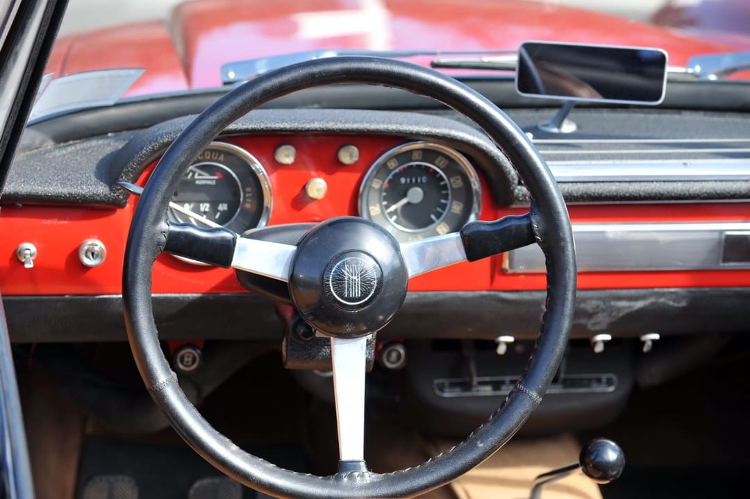 Интерьер салона автомобиля Fiat 1200 Spider '1959–63