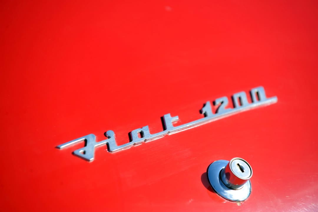 Лейбл на кузове автомобиля Fiat 1200 Spider '1959–63
