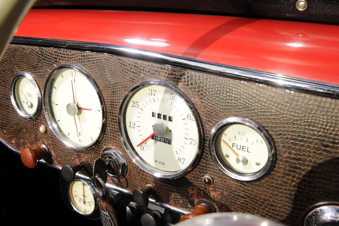 Панель приборов и индикаторов в кабриолете Fiat 1500 Ghia Cabriolet '1935–39