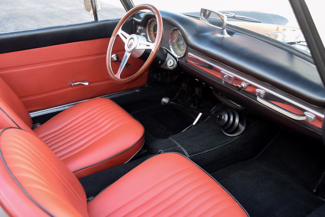 Интерьер салона автомобиля Fiat 1500 Cabriolet '1966
