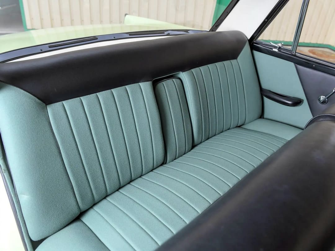 Интерьер салона автомобиля Fiat 2100 Berlina '1959–61 задние пассажирские сиденья