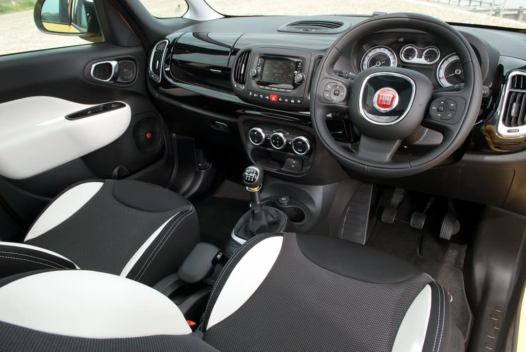 Интерьер салона автомобиля Fiat 500L Trekking (330) '2013–17