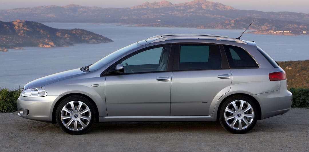 Fiat Croma '2005–07 вид сбоку